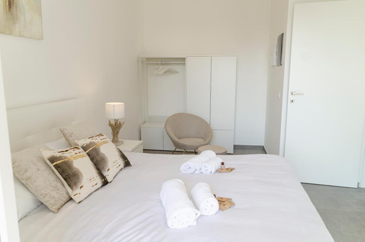 Apartamento Apulialux - Exclusive And Modern City View, Private Parking Bari Exterior foto