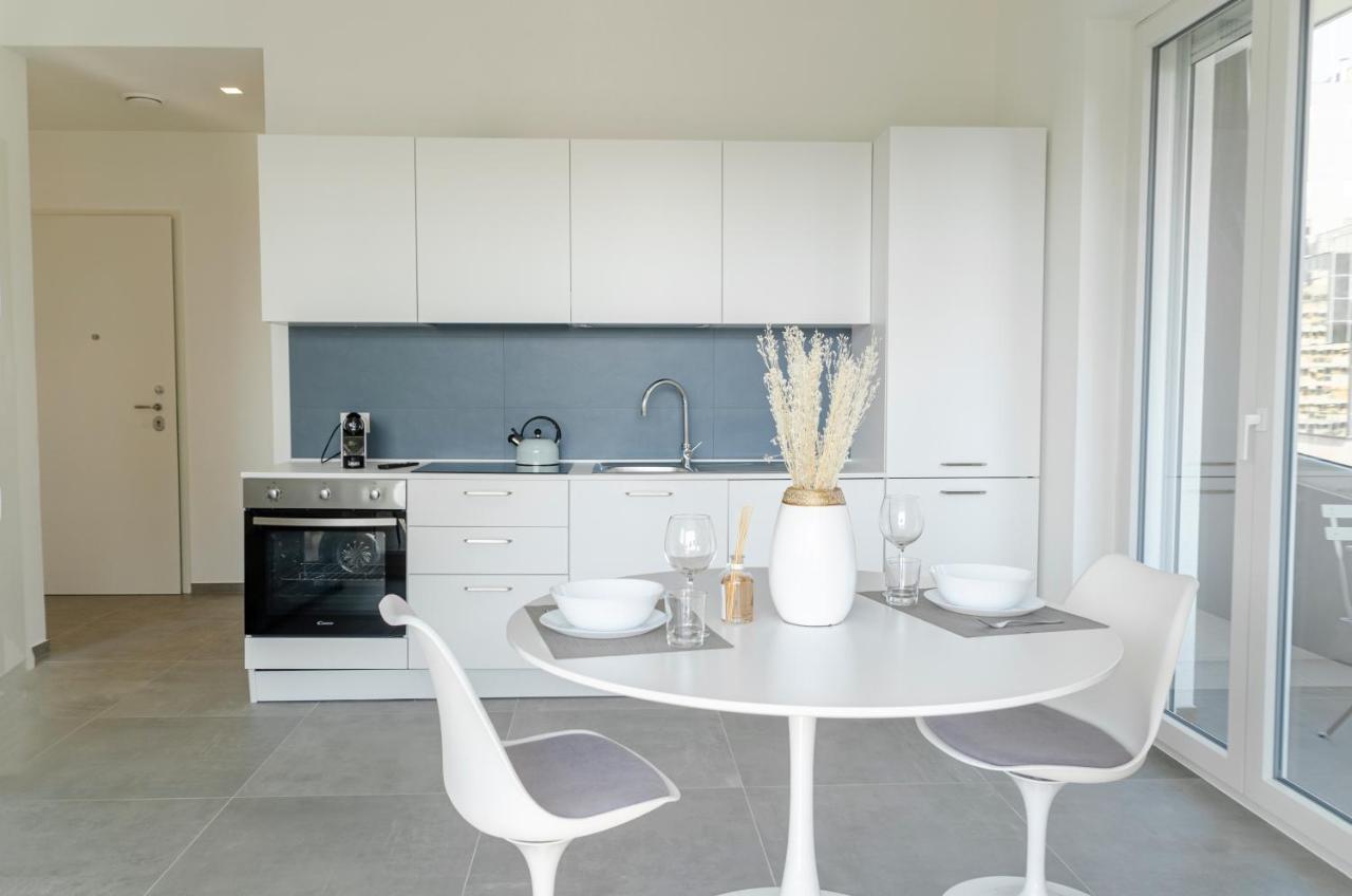 Apartamento Apulialux - Exclusive And Modern City View, Private Parking Bari Exterior foto