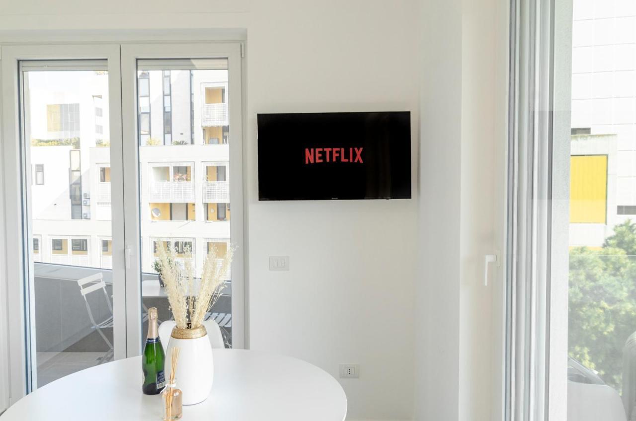 Apartamento Apulialux - Exclusive And Modern City View, Private Parking Bari Exterior foto
