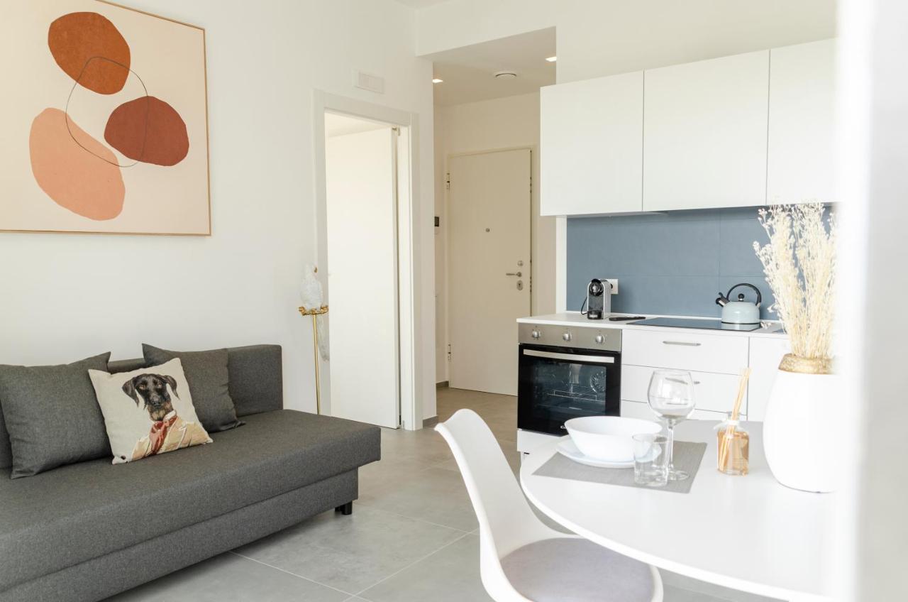 Apartamento Apulialux - Exclusive And Modern City View, Private Parking Bari Exterior foto