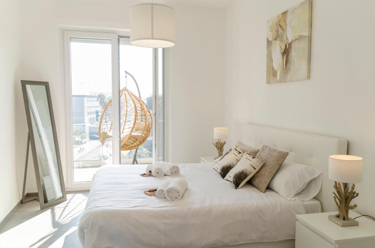 Apartamento Apulialux - Exclusive And Modern City View, Private Parking Bari Exterior foto