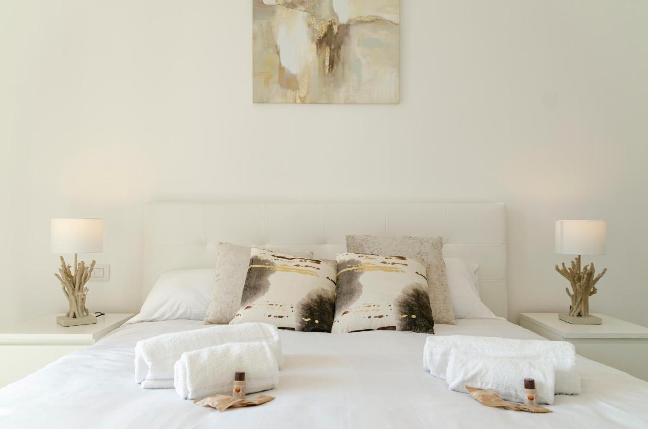 Apartamento Apulialux - Exclusive And Modern City View, Private Parking Bari Exterior foto