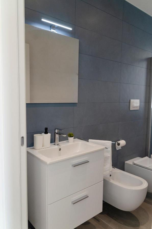 Apartamento Apulialux - Exclusive And Modern City View, Private Parking Bari Exterior foto